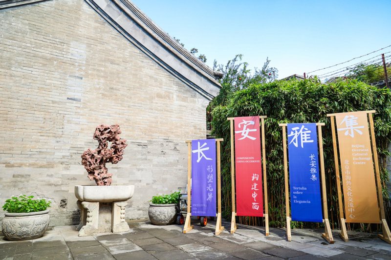 能再推薦一些紅龍雕塑嗎？