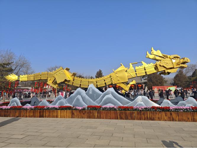 能再推薦一些紅龍雕塑嗎？