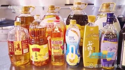 紅龍魚長多大了才吃的少了：紅龍魚在成長到40多公分后會吃得越來越少