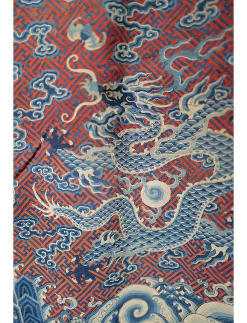 如何辨別紅龍旗傳統服飾的真偽？