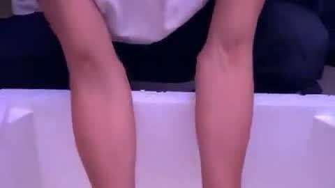 紅龍魚發色前兆有哪些（紅龍魚發色前期跡象表明紅龍魚即將開始發色）